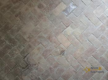 Charming character town house with vaulted ceilings and original features. San Giovanni Lipioni Img17