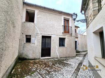 Charming character town house with vaulted ceilings and original features. San Giovanni Lipioni Img2