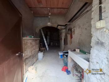 Charming character town house with vaulted ceilings and original features. San Giovanni Lipioni Img30