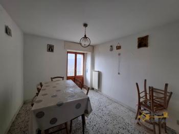Charming character town house with vaulted ceilings and original features. San Giovanni Lipioni Img8
