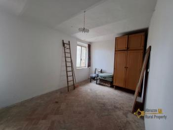 Charming character town house with vaulted ceilings and original features. San Giovanni Lipioni Img20