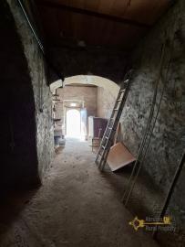 Charming character town house with vaulted ceilings and original features. San Giovanni Lipioni Img33