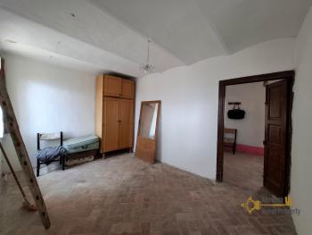 Charming character town house with vaulted ceilings and original features. San Giovanni Lipioni Img23