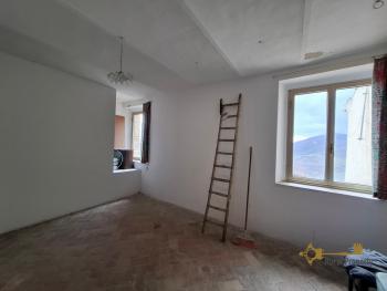 Charming character town house with vaulted ceilings and original features. San Giovanni Lipioni Img22