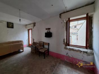 Charming character town house with vaulted ceilings and original features. San Giovanni Lipioni Img16