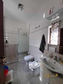 Four-bedroom completely restored town house with terrace, large garage and stone cellars. Palmoli. Img20