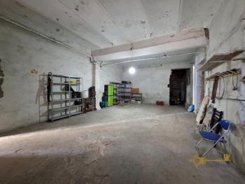 Four-bedroom completely restored town house with terrace, large garage and stone cellars. Palmoli. Img38