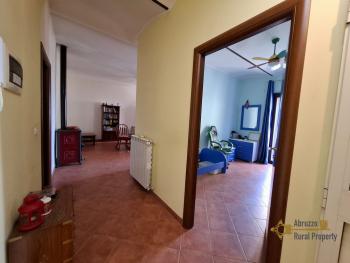 Four-bedroom completely restored town house with terrace, large garage and stone cellars. Palmoli. Img9