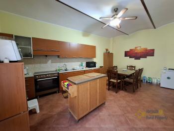 Four-bedroom completely restored town house with terrace, large garage and stone cellars. Palmoli. Img8