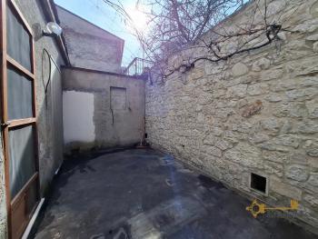 Four-bedroom completely restored town house with terrace, large garage and stone cellars. Palmoli. Img25