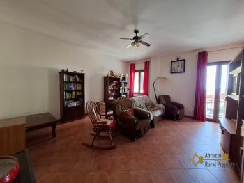 Four-bedroom completely restored town house with terrace, large garage and stone cellars. Palmoli. Img12