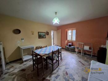 Large, panoramic country house with 13.400 sqm of land between Sea and Mountains. Arielli Img5