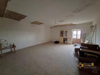 Large, panoramic country house with 13.400 sqm of land between Sea and Mountains. Arielli Img21