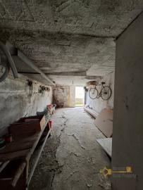 Nice country house in need of restoration, land with olive grove and fruit trees. Trivento Img12