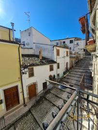 Traditional, two-bedroom town house on a quaint, cobblestone street in a charmig village. Fossalto Img11