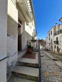 Traditional, two-bedroom town house on a quaint, cobblestone street in a charmig village. Fossalto Img2