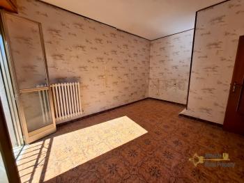 Traditional, two-bedroom town house on a quaint, cobblestone street in a charmig village. Fossalto Img9