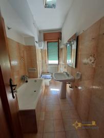 Traditional, two-bedroom town house on a quaint, cobblestone street in a charmig village. Fossalto Img16