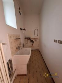 Traditional, two-bedroom town house on a quaint, cobblestone street in a charmig village. Fossalto Img17