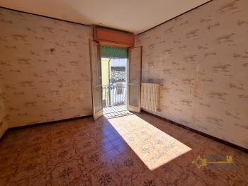 Traditional, two-bedroom town house on a quaint, cobblestone street in a charmig village. Fossalto Img8