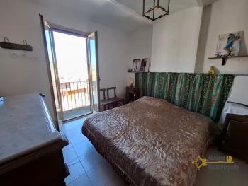 Large, five-bedroom traditional stone house with character, vaulted ceilings and two cellars. Fossalto Img30