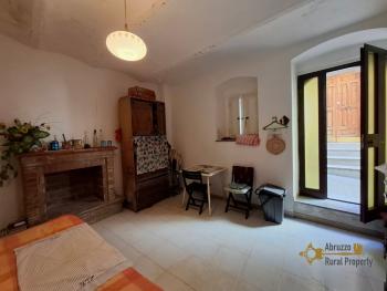 Large, five-bedroom traditional stone house with character, vaulted ceilings and two cellars. Fossalto Img13