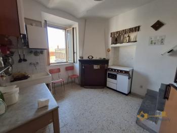 Large, five-bedroom traditional stone house with character, vaulted ceilings and two cellars. Fossalto Img4