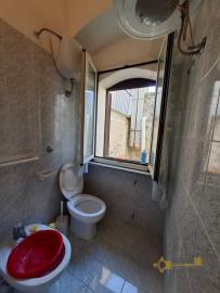 Large, five-bedroom traditional stone house with character, vaulted ceilings and two cellars. Fossalto Img23