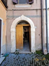 Large, five-bedroom traditional stone house with character, vaulted ceilings and two cellars. Fossalto Img38