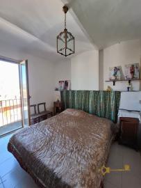 Large, five-bedroom traditional stone house with character, vaulted ceilings and two cellars. Fossalto Img25