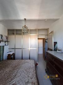 Large, five-bedroom traditional stone house with character, vaulted ceilings and two cellars. Fossalto Img27