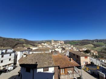 Large, five-bedroom traditional stone house with character, vaulted ceilings and two cellars. Fossalto Img35