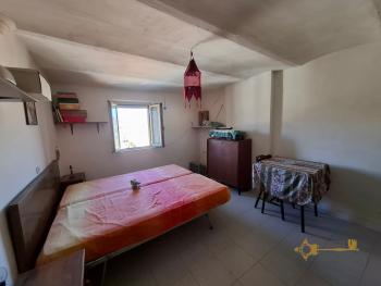 Large, five-bedroom traditional stone house with character, vaulted ceilings and two cellars. Fossalto Img32