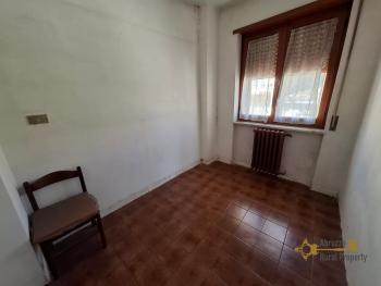 Large, four-bedroom town house with garden and cellar. 30 minutes from ski slopes. Pescolanciano Img11