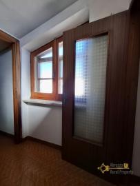 Large, four-bedroom town house with garden and cellar. 30 minutes from ski slopes. Pescolanciano Img17