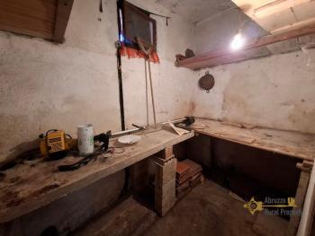 Large, four-bedroom town house with garden and cellar. 30 minutes from ski slopes. Pescolanciano Img25