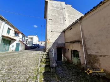 Large, four-bedroom town house with garden and cellar. 30 minutes from ski slopes. Pescolanciano Img21