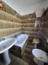 Large, four-bedroom town house with garden and cellar. 30 minutes from ski slopes. Pescolanciano Img14