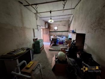 Large, four-bedroom town house with garden and cellar. 30 minutes from ski slopes. Pescolanciano Img24