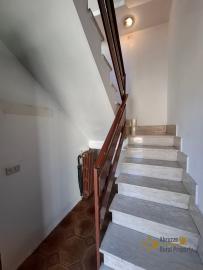 Large, four-bedroom town house with garden and cellar. 30 minutes from ski slopes. Pescolanciano Img8