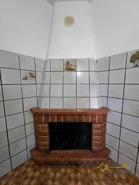 Large, four-bedroom town house with garden and cellar. 30 minutes from ski slopes. Pescolanciano Img4