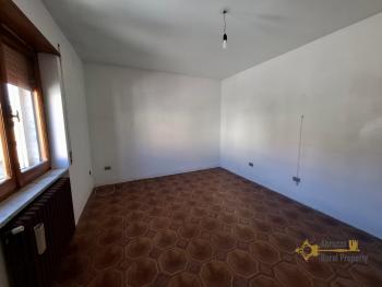 Large, four-bedroom town house with garden and cellar. 30 minutes from ski slopes. Pescolanciano Img6