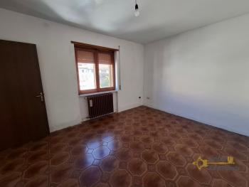 Large, four-bedroom town house with garden and cellar. 30 minutes from ski slopes. Pescolanciano Img10