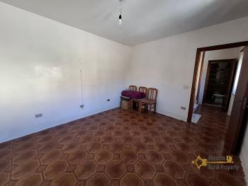 Large, four-bedroom town house with garden and cellar. 30 minutes from ski slopes. Pescolanciano Img7