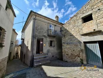Two-bedroom stone house in habitable conditions with two cellars and outbuilding/garage. Guilmi Img29
