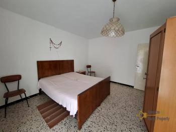 Two-bedroom stone house in habitable conditions with two cellars and outbuilding/garage. Guilmi Img13