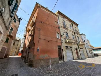 Spacious four-bedroom townhouse in the heart of Pollutri, just 14 minutes from the Adriatic Coast Img35