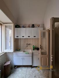 Spacious four-bedroom townhouse in the heart of Pollutri, just 14 minutes from the Adriatic Coast Img12