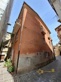 Spacious four-bedroom townhouse in the heart of Pollutri, just 14 minutes from the Adriatic Coast Img37