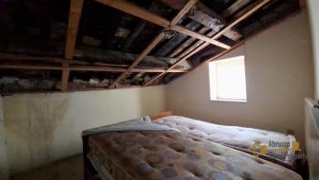 Spacious four-bedroom townhouse in the heart of Pollutri, just 14 minutes from the Adriatic Coast Img32